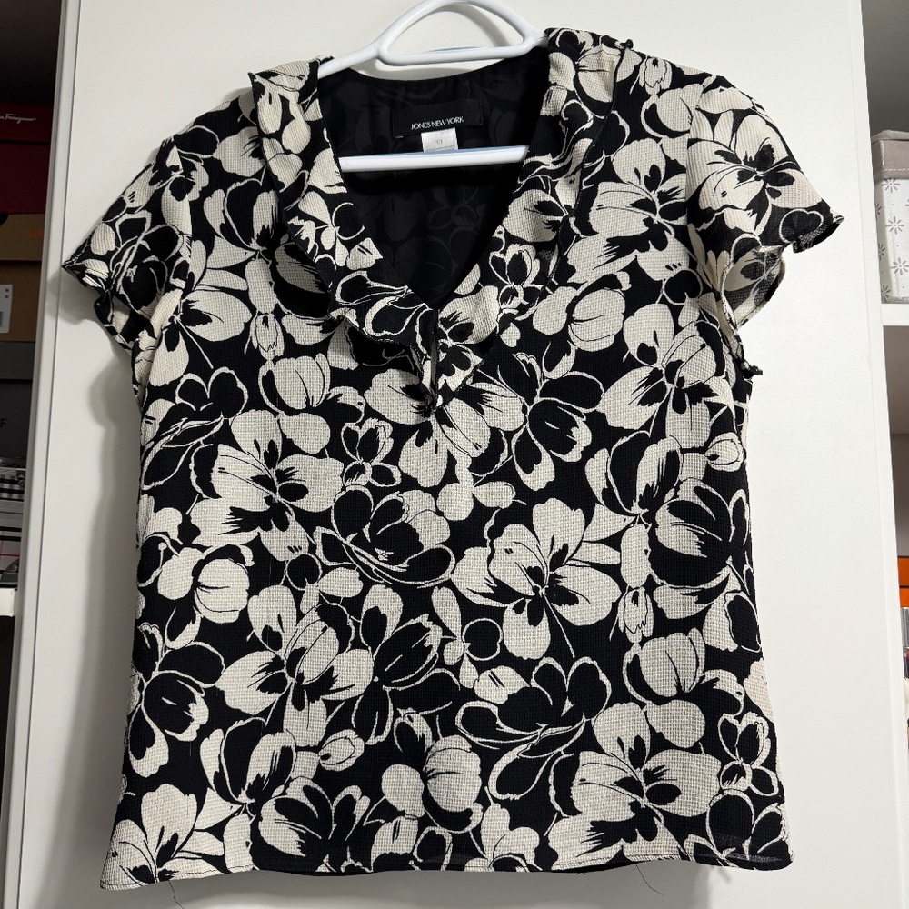 Jones New York, Size 10, 100% Silk
